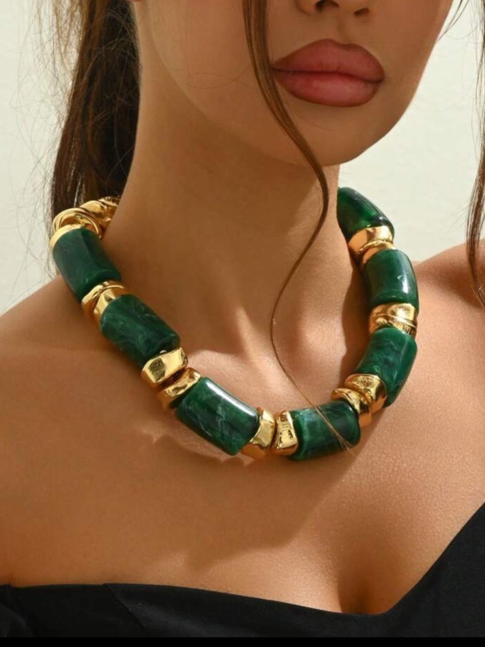 New Gold & Emerald Chunky Beaded Statement Necklace - Women Jewelry - Picture 3 of 9